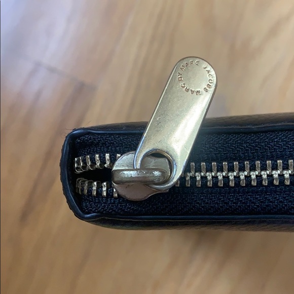 Marc by Marc Jacobs New Q Slim Ziparound Wallet - Picture 4 of 7